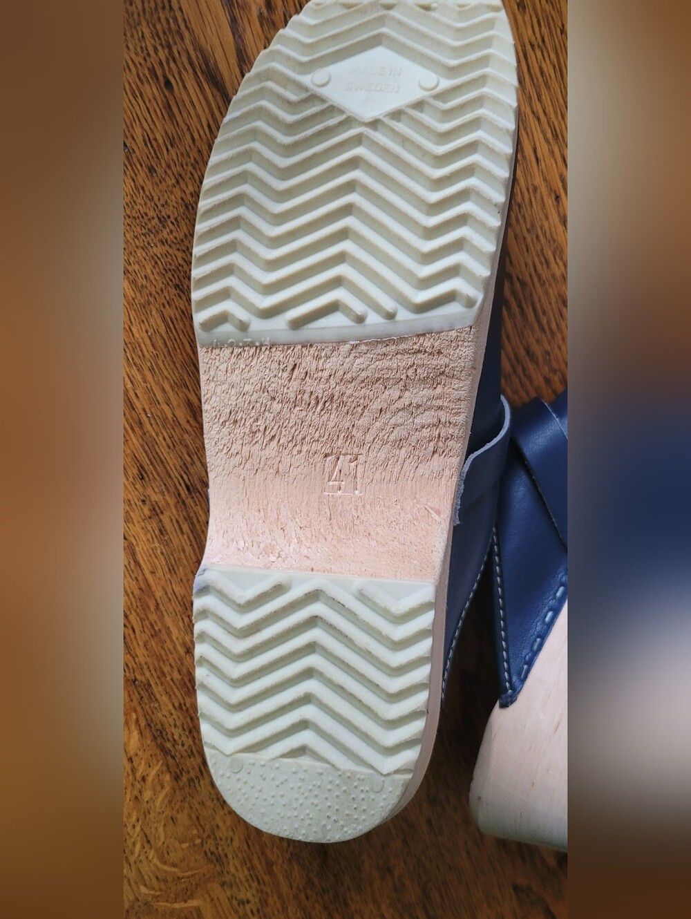Lotta From Stockholm Navy Blue Leather Clogs with Natural Wood Footbed - Picture 5 of 9